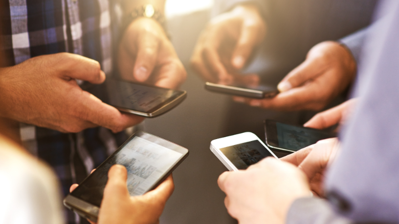 O Instituto Econacional destaca que a arte digital conecta culturas de forma global e instantânea.