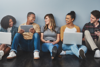 Ramalho Souza Alves analisa como a cultura na era digital está transformando o acesso e a criação artística.