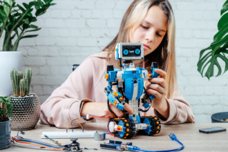 Sérgio Bento De Araújo apresenta o calendário essencial das principais competições de robótica e seus desafios em cada etapa.