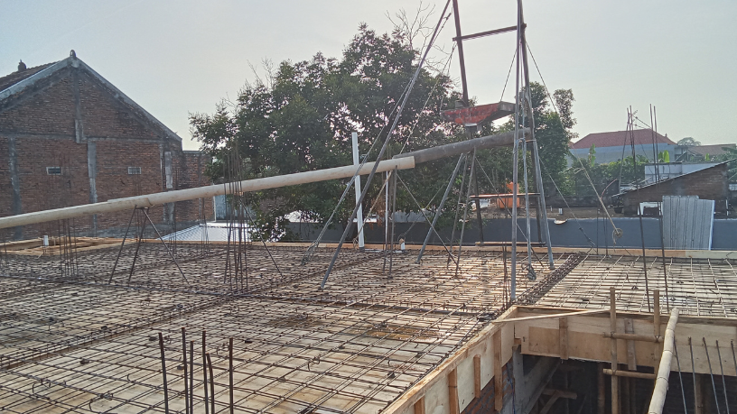 Valderci Malagosini Machado detalha os benefícios e as limitações do mini-painel nervurado treliçado, orientando sua aplicação correta em projetos e execução.