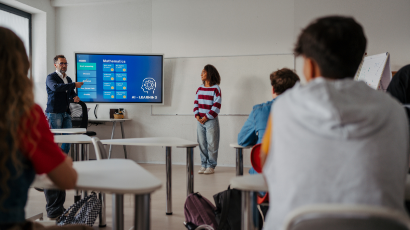 Projetos educacionais inovadores ganham força com um programa de robótica bem planejado por Gustavo Morceli.