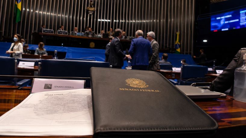 Disputa pelo Senado em Minas Gerais movimenta bastidores da política e amplia debate sobre representatividade